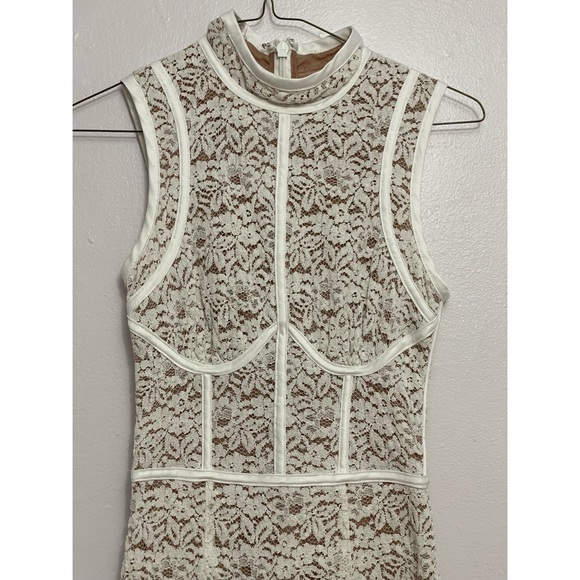 House of CB Caitlyn WHITE + BEIGE LACE DRESS - XS - Picture 11 of 16